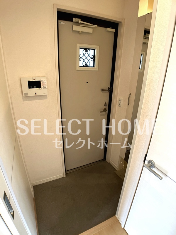 拡大写真:シューラク 3階301の明るい玄関です