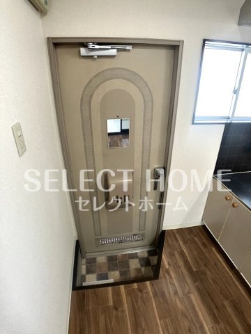 拡大写真:タウニィ石原 D棟 1階103の落ち着いた玄関です