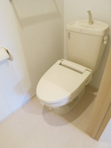 拡大写真:グリーンハイツ大池 1階101のコンパクトで使いやすいトイレです