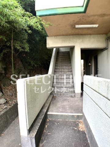 拡大写真:丸七コーポⅢ 3階302の清潔なエントランスです