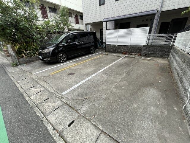 拡大写真:メゾン小百合園 1階102の駐車場