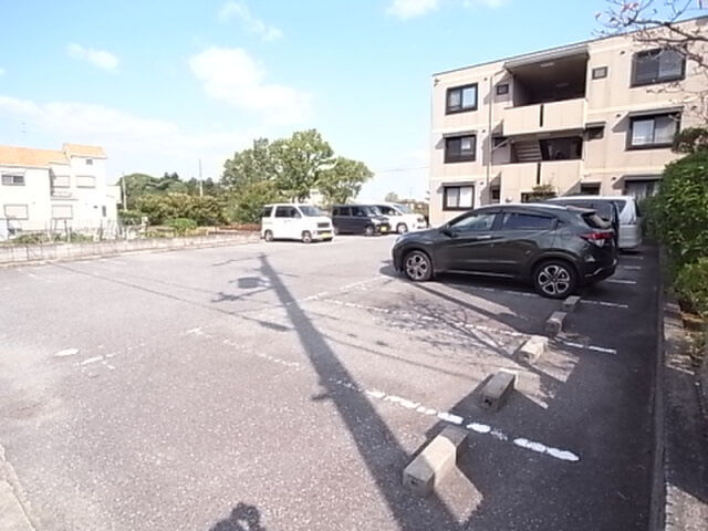 拡大写真:フォンテーヌII 1階B103の駐車場