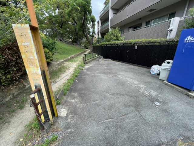 拡大写真:フロレゾン夙川 2階203の駐車場