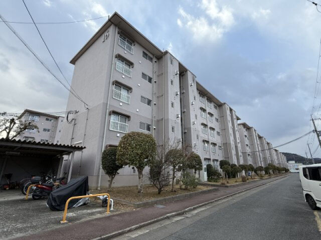 清和台住宅団地16号棟の外観