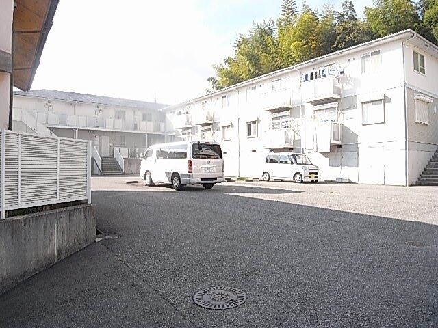 拡大写真:ウッディーパル萩原 2階B203の駐車場