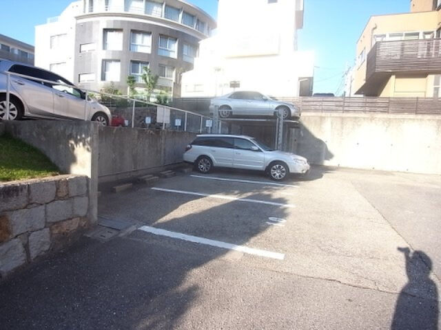 拡大写真:リョウジュ名次 3階303の駐車場