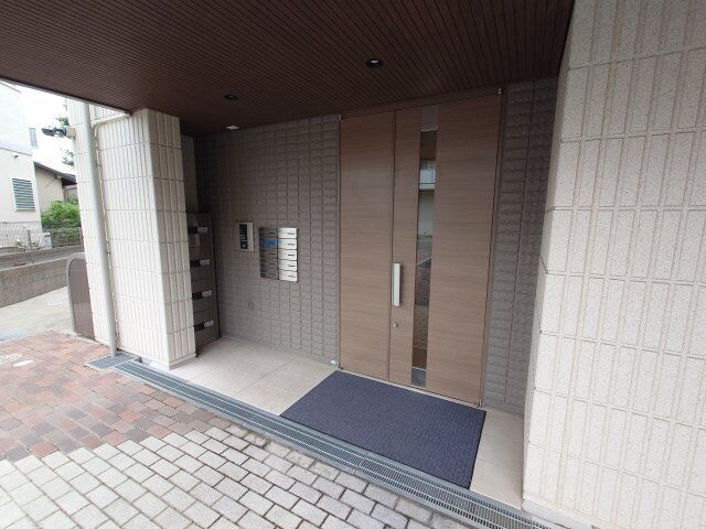 拡大写真:LaLaBrezza芦屋翠ヶ丘 1階103のエントランス