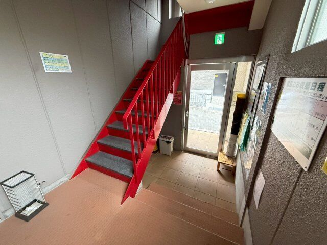 拡大写真:アイ・フラット 2階205のロビー