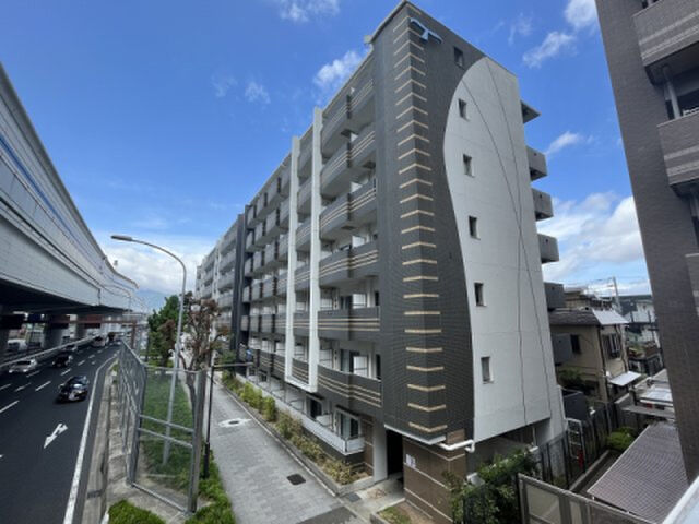 写真：セレニテ甲子園IIの外観