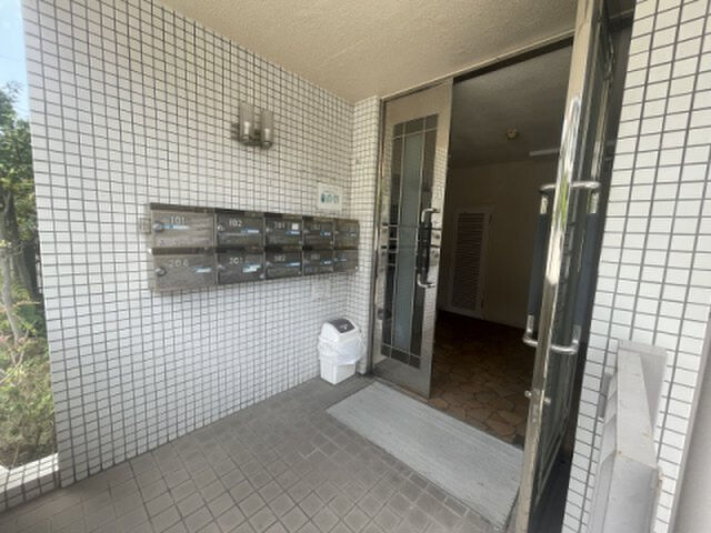 拡大写真:リッチライフ甲子園I 2階201のエントランス
