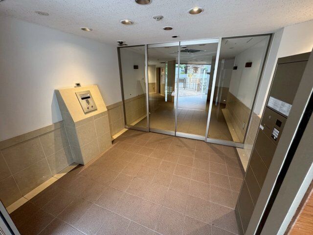 拡大写真:サンレジデンス石橋 2階204のロビー