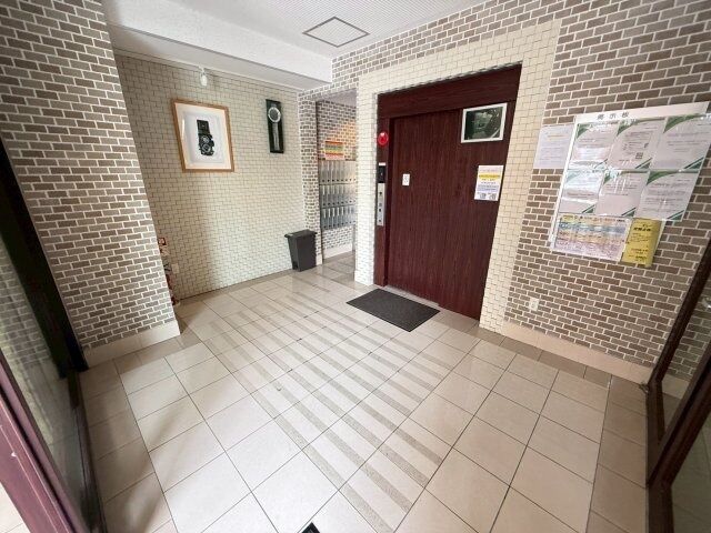 拡大写真:グランデージ池田栄本町 8階801のロビー