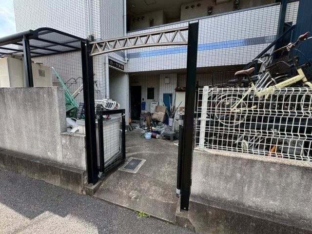拡大写真:カーサ芙蓉 2階205のエントランス