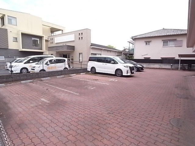 拡大写真:キャピタルビルド 1階103の駐車場