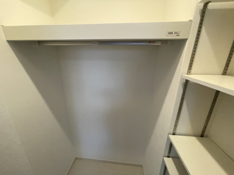 拡大写真:カーヨパレス鳴尾 5階505の収納
