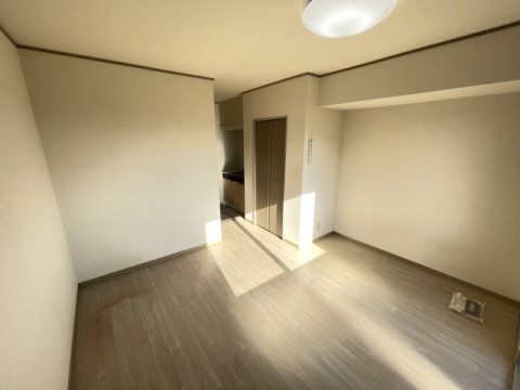拡大写真:グリーンコート宝塚 1階102の居室・リビング