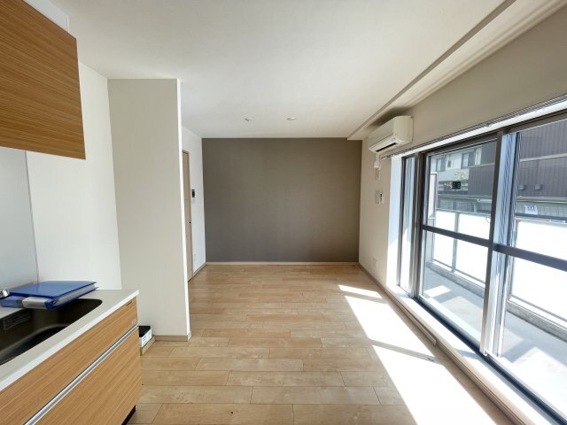 拡大写真:レジェンダリー甲子園浦風町 4階402の居室・リビング