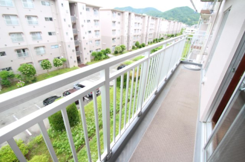 拡大写真:清和台住宅団地16号棟 2階204のバルコニー
