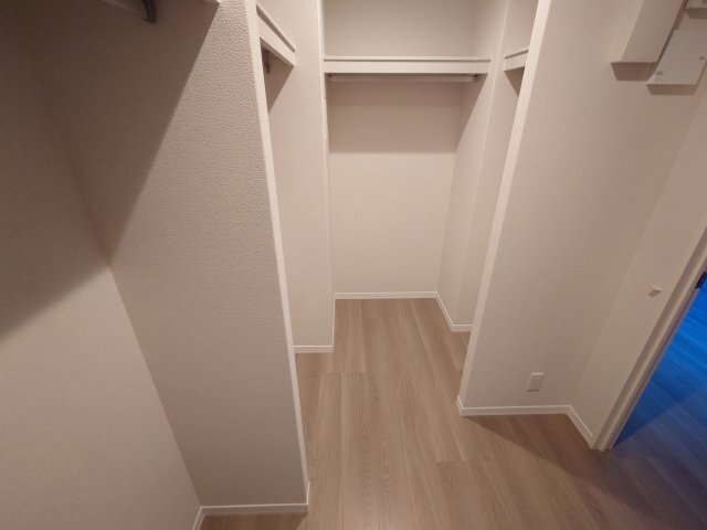 拡大写真:Shamaison Ecracie大屋町 4階403の収納