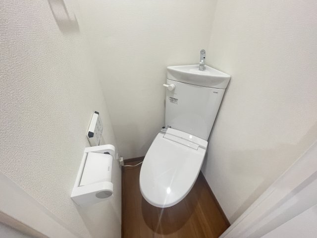 拡大写真:ホワイエ甲子園 3階311のトイレ