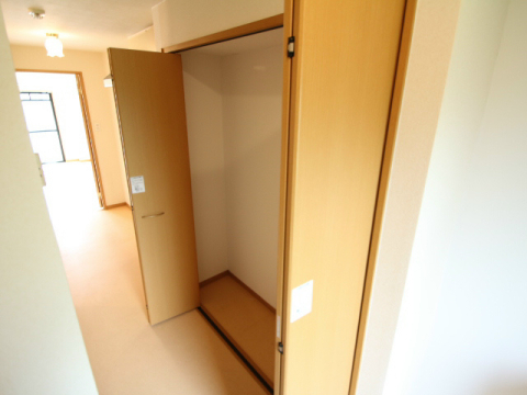 拡大写真:スマート花屋敷 2階205の収納