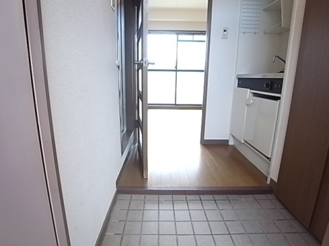 拡大写真：シャトー栄根Ⅱ 4階405の玄関