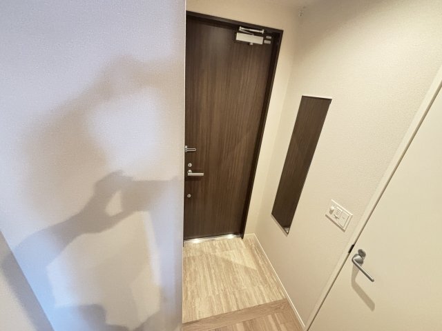 拡大写真:Forest Monzencho East 2階204の玄関