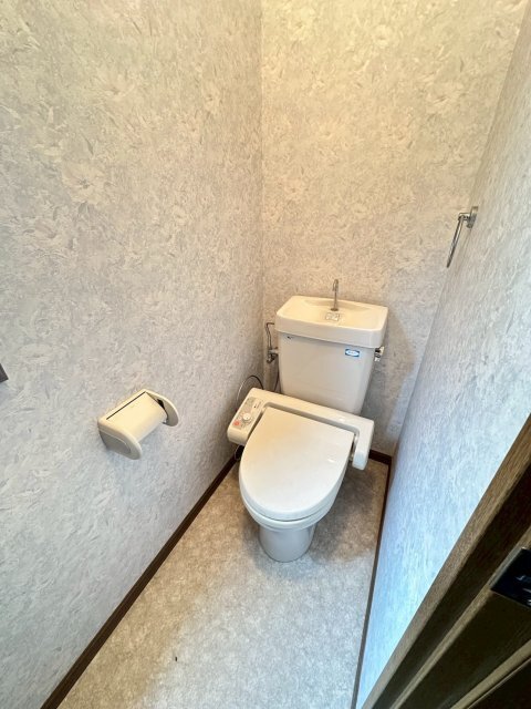 拡大写真:能勢町宿野171戸建 2階-のトイレ