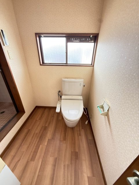拡大写真:丸山台1丁目3-55戸建 2階-のトイレ