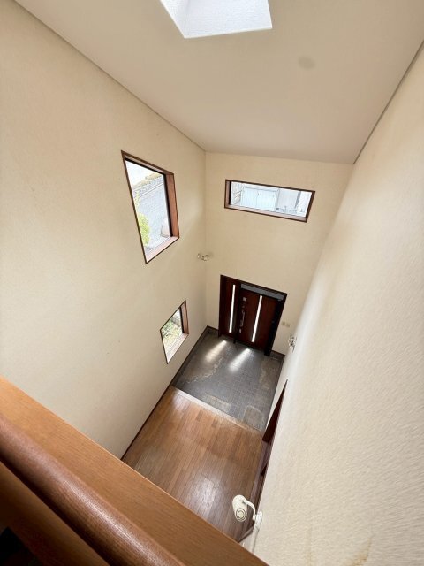 拡大写真:丸山台1丁目3-55戸建 2階-の玄関