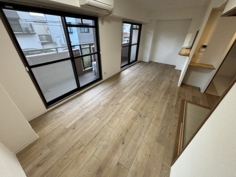 拡大写真:ココ西宮 3階306の居室・リビング