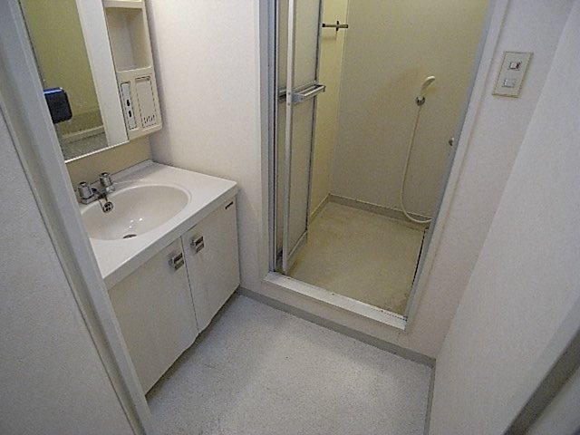 拡大写真:コンフィメゾン中山寺 2階205の洗面設備