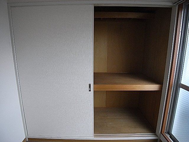 拡大写真:コンフィメゾン中山寺 2階205の収納