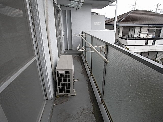 拡大写真:コンフィメゾン中山寺 2階205のバルコニー