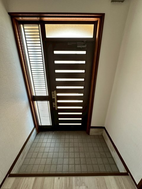 拡大写真:西多田1丁目17-5戸建 2階-の玄関