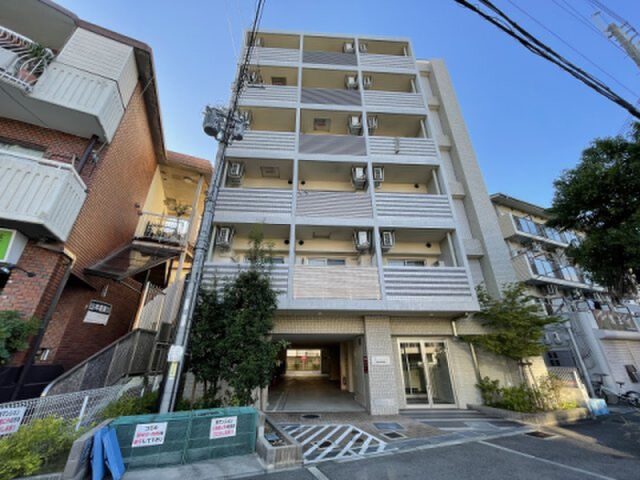 拡大写真：カーヨパレス鳴尾 5階505の建物外観