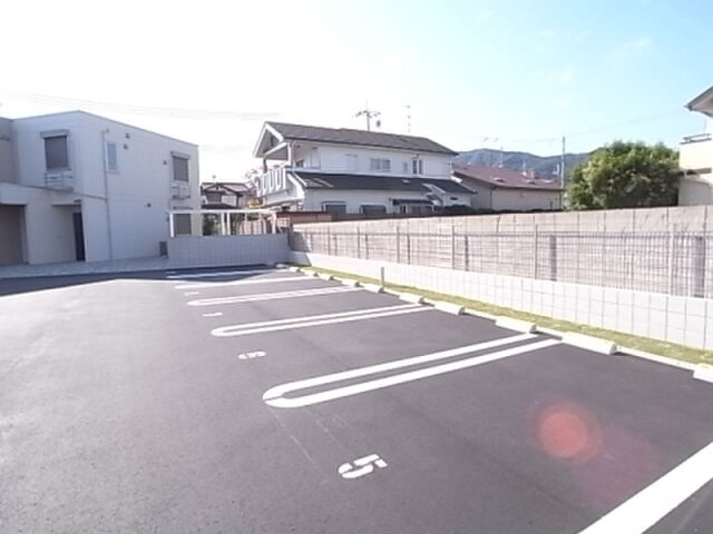 拡大写真:D-room中州 2階202の駐車場