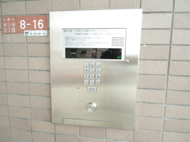 拡大写真:ルミエール多田 2階202のエントランス