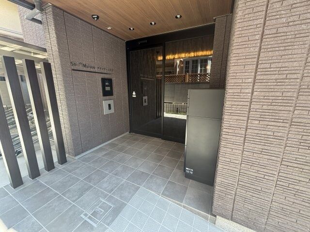 拡大写真:シャーメゾングランデール御影 1階102のエントランス