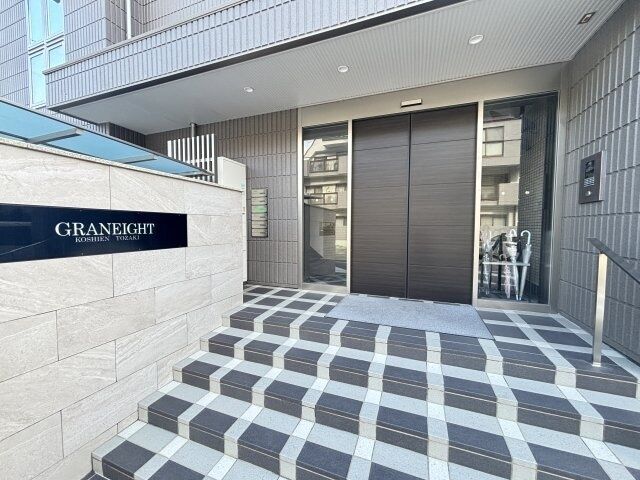 拡大写真:グランエイト甲子園戸崎 3階355のエントランス
