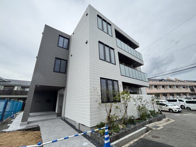 拡大写真:Forest Monzencho East 2階202の建物外観