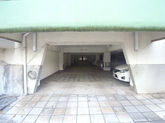 拡大写真:ユーミーハイツ 1階106の駐車場