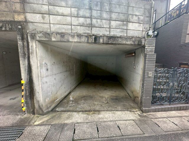 拡大写真:鼓が滝3丁目17-3戸建 3階-の駐車場