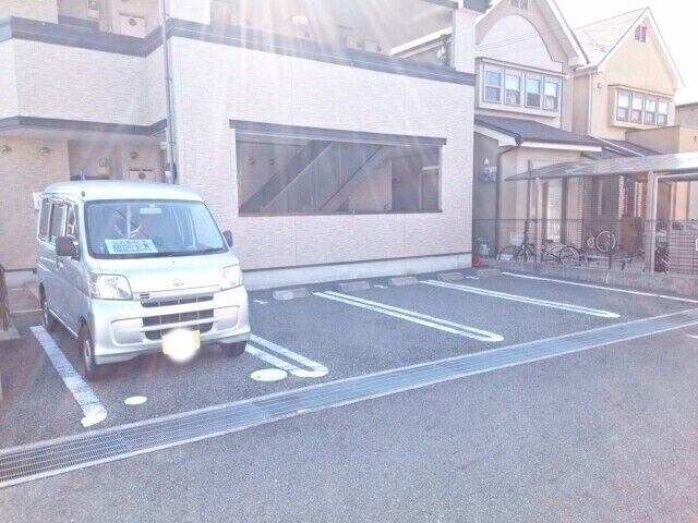拡大写真:ロ-レル黒田 2階203の駐車場