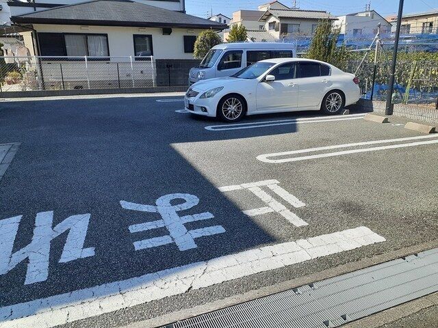 拡大写真:ウエストリバー北伊丹 2階201の駐車場