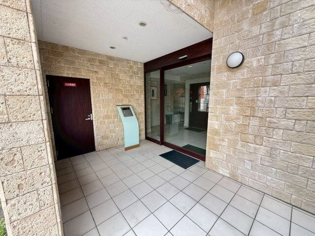 拡大写真:グランデージ池田栄本町 8階801のエントランス