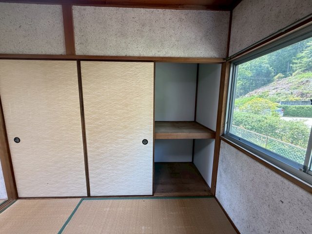 拡大写真:猪名川町万善字寺ノ下通テラスハウス 1階1の収納