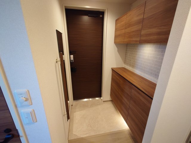 拡大写真:Shamaison Ecracie大屋町 4階403の玄関