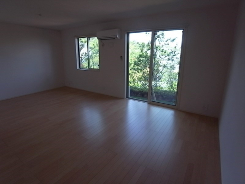 拡大写真:六麓荘ヒルズF棟 1階102の居室・リビング