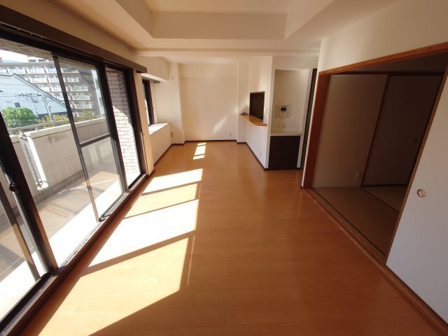拡大写真:アーデンコート住吉川 4階402の居室・リビング